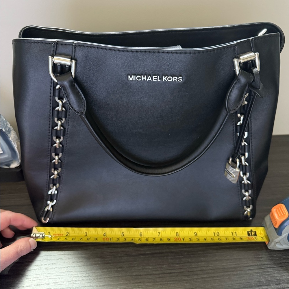Black leather Michael Kors handbag - Picture 7 of 8